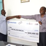 Chunga (right) presenting a dummy cheque to Mbewe at the Lilongwe Brewery on 11 January 2024--Photo by Watipaso Mzungu