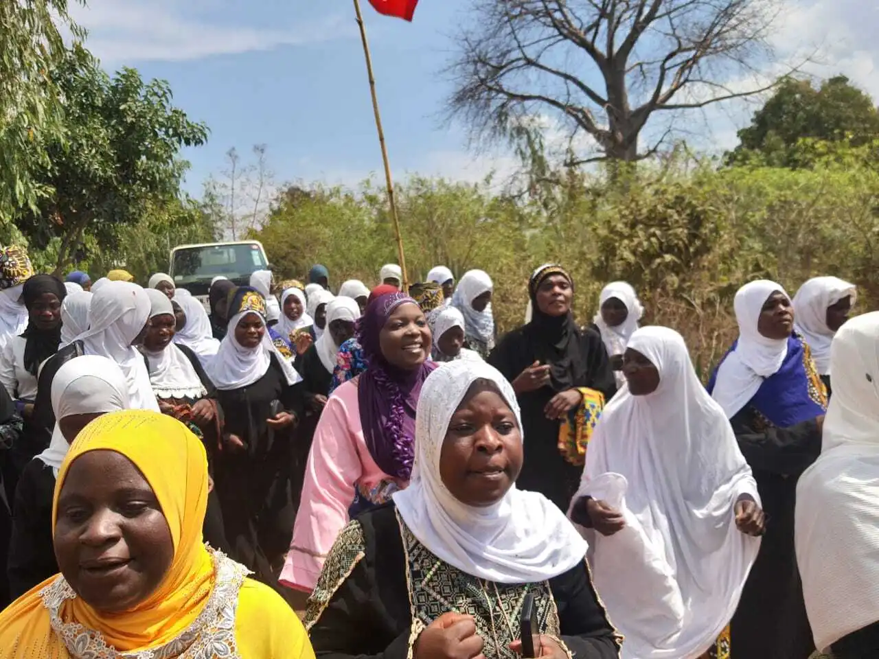 Qadria women with Kwelepeta in pink