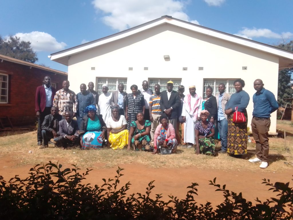 Participants to the dialogue meeting posing for a photo