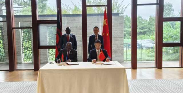China Cover Chithyola and Zhou sign the agreement Pic by Chikondi Chimala Malawi News Agency