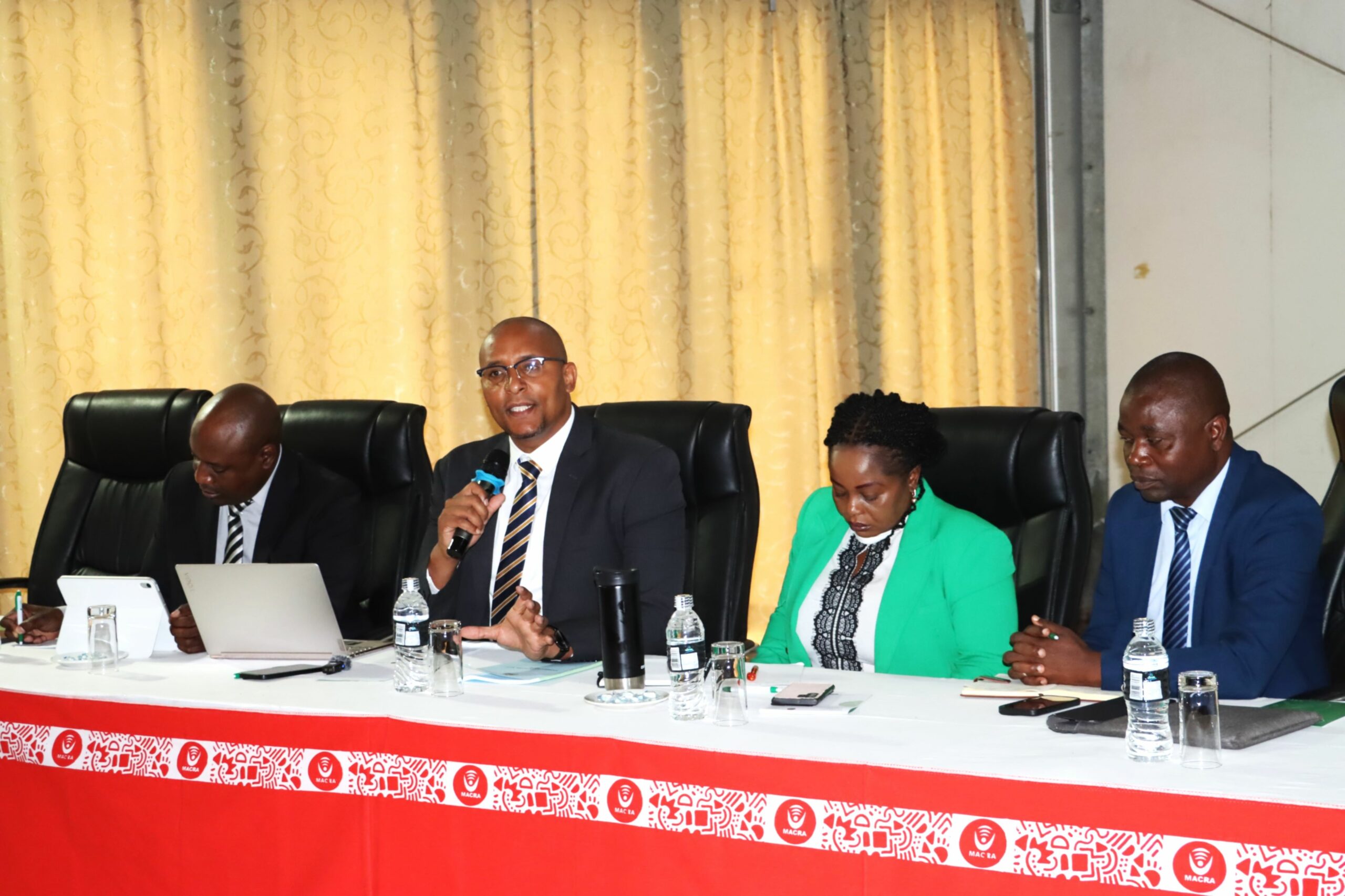 Suleman 2nd L during the press briefing Pic. By Kondwani Magombo Mana scaled cedep
