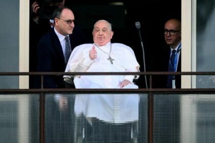 Pope Francis discharge cover balcony cq5dam.thumbnail.cropped.1000.563 Chanthunya