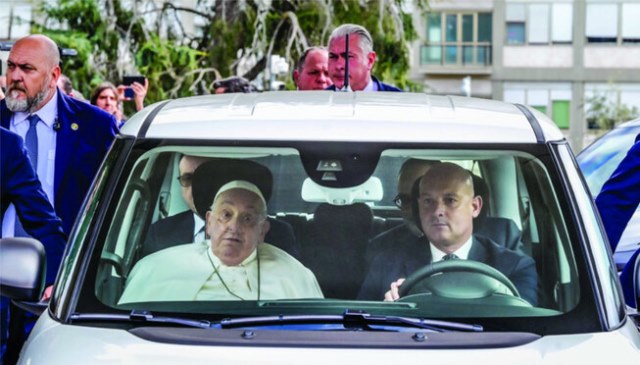 Pope Francis greets crowds in Rome before discharge from hospital 2 Pope discharge Vatican Pope Francis