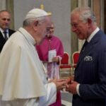 Pope King Charles smedi
