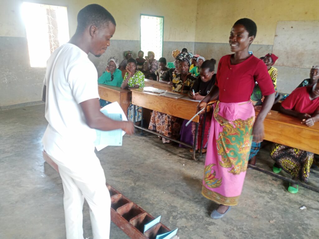 Kasungu women hailed for promoting immunization 1 Chakwawa left emphasises a point during the training Pic. By Wanangwa Tembo Mana