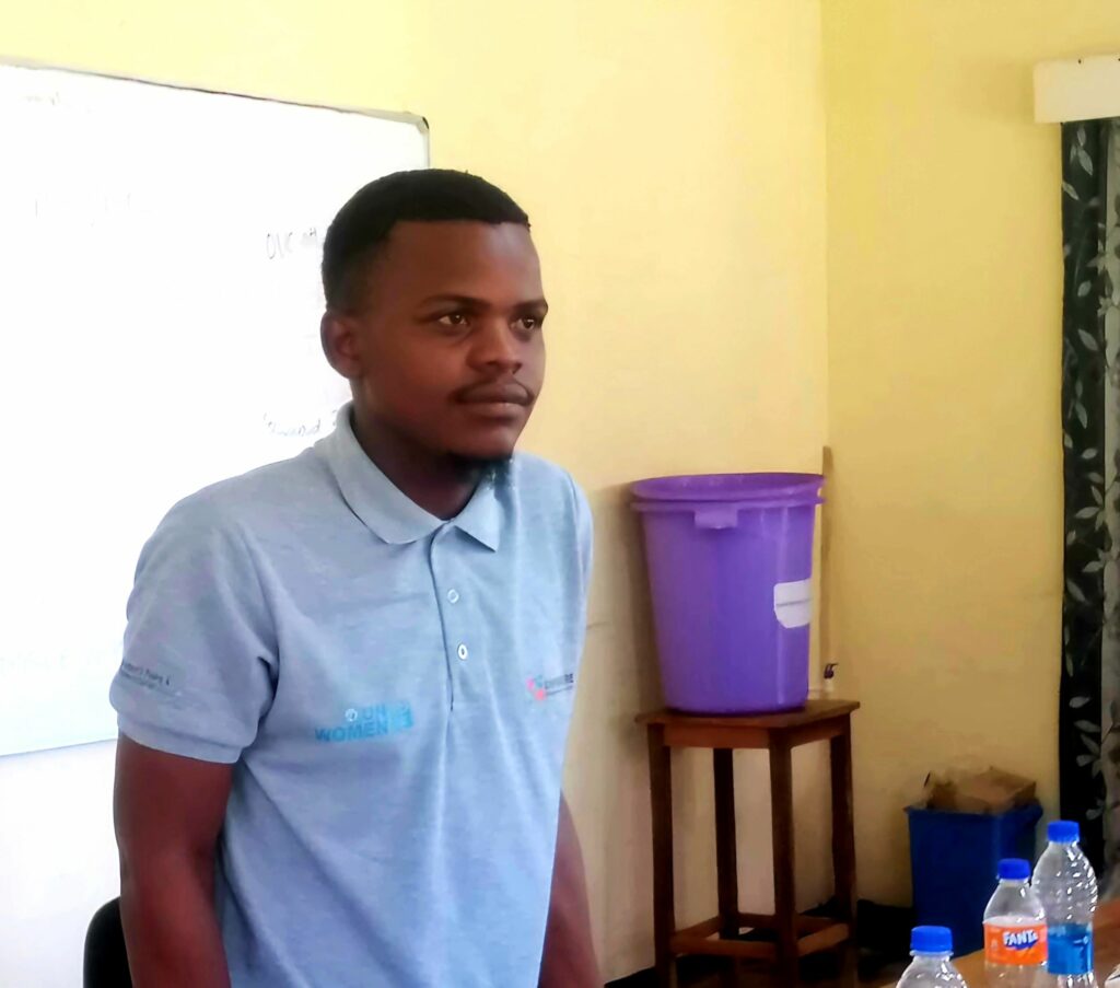 Thyolo Youths urged to be self-reliant 1 Major wants the youth to be self reliant Pic. By Ben Bamusi Mana