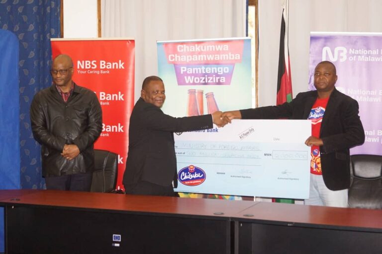 Chakwera apologizes to Health Workers, launches Tithetse Cholera Campaign